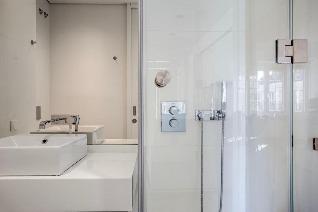 Private Bedrooms In The Heart Of Lisbon Exterior photo